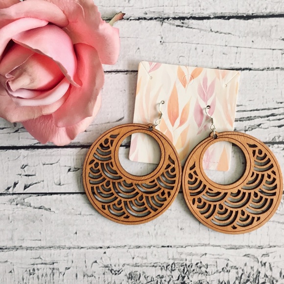 2/$15 “The Lily” Style 🔥 Handmade Wood Earrings - Picture 1 of 4